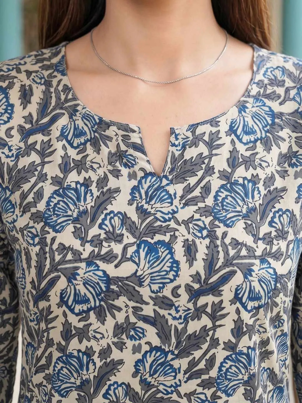 Shreevya : Blue Floral Printed Straight Kurti